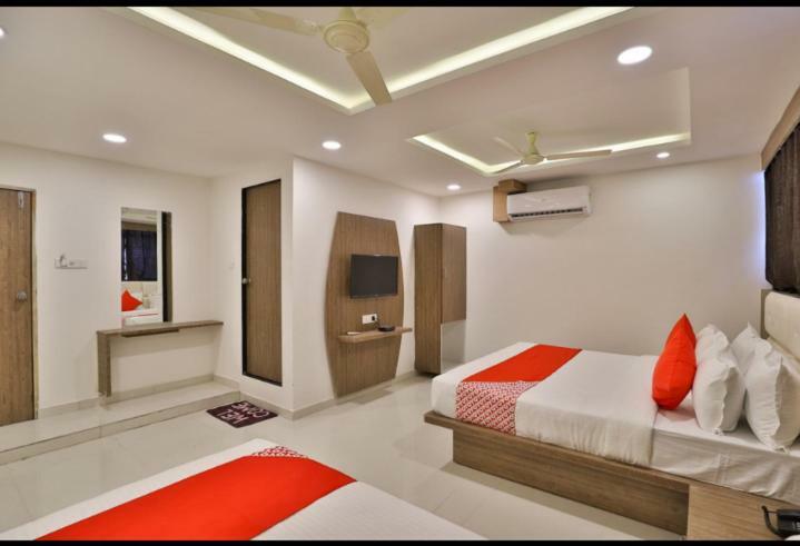 Hotel Pathik Villa Ahmedabad Buitenkant foto