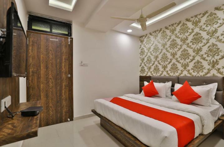 Hotel Pathik Villa Ahmedabad Buitenkant foto