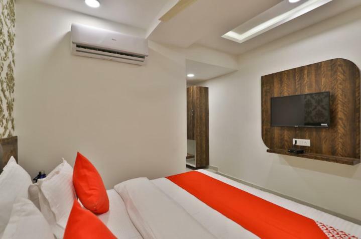 Hotel Pathik Villa Ahmedabad Buitenkant foto