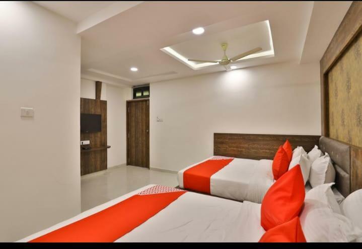 Hotel Pathik Villa Ahmedabad Buitenkant foto