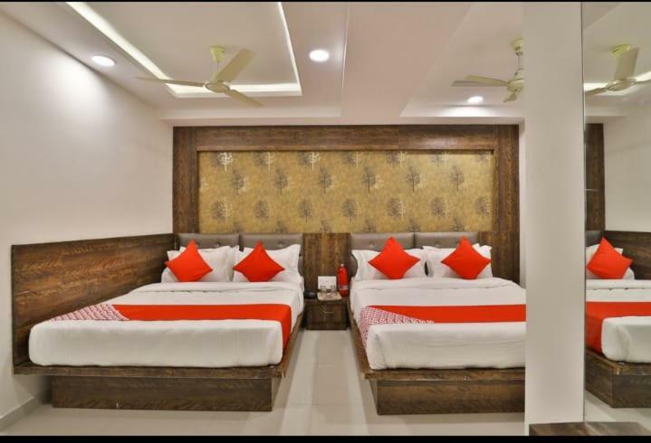 Hotel Pathik Villa Ahmedabad Buitenkant foto